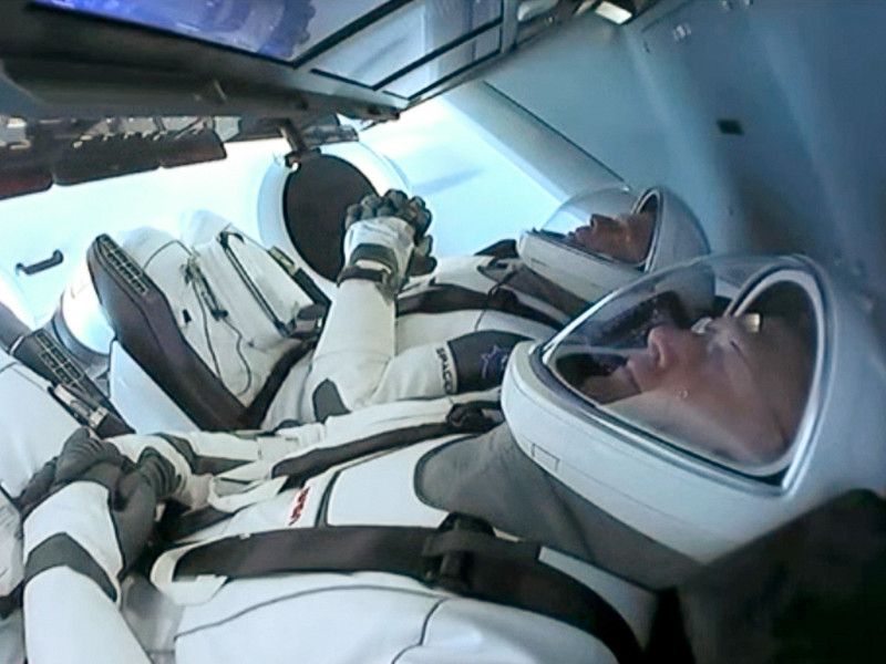 SpaceX и NASA запустили к МКС космический корабль Crew Dragon с людьми на борту (ФОТО, ВИДЕО)